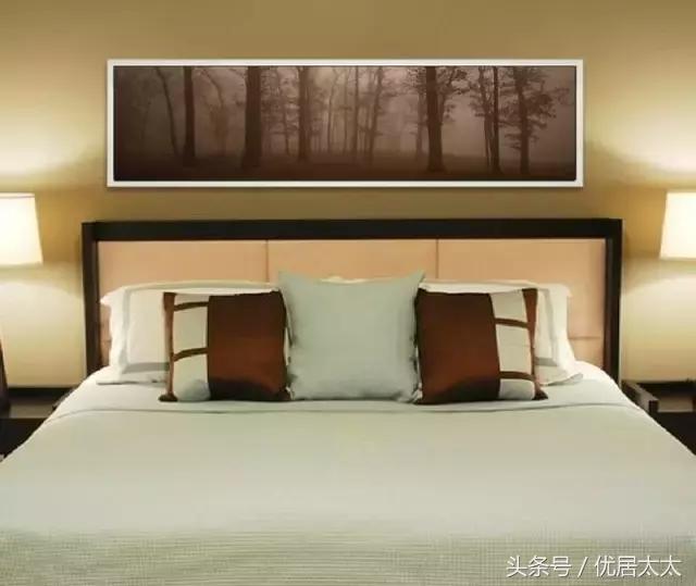 你的床屏该变变样子了，不要只会挂婚纱照了