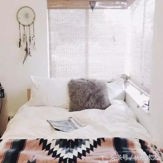 你的床屏该变变样子了，不要只会挂婚纱照了