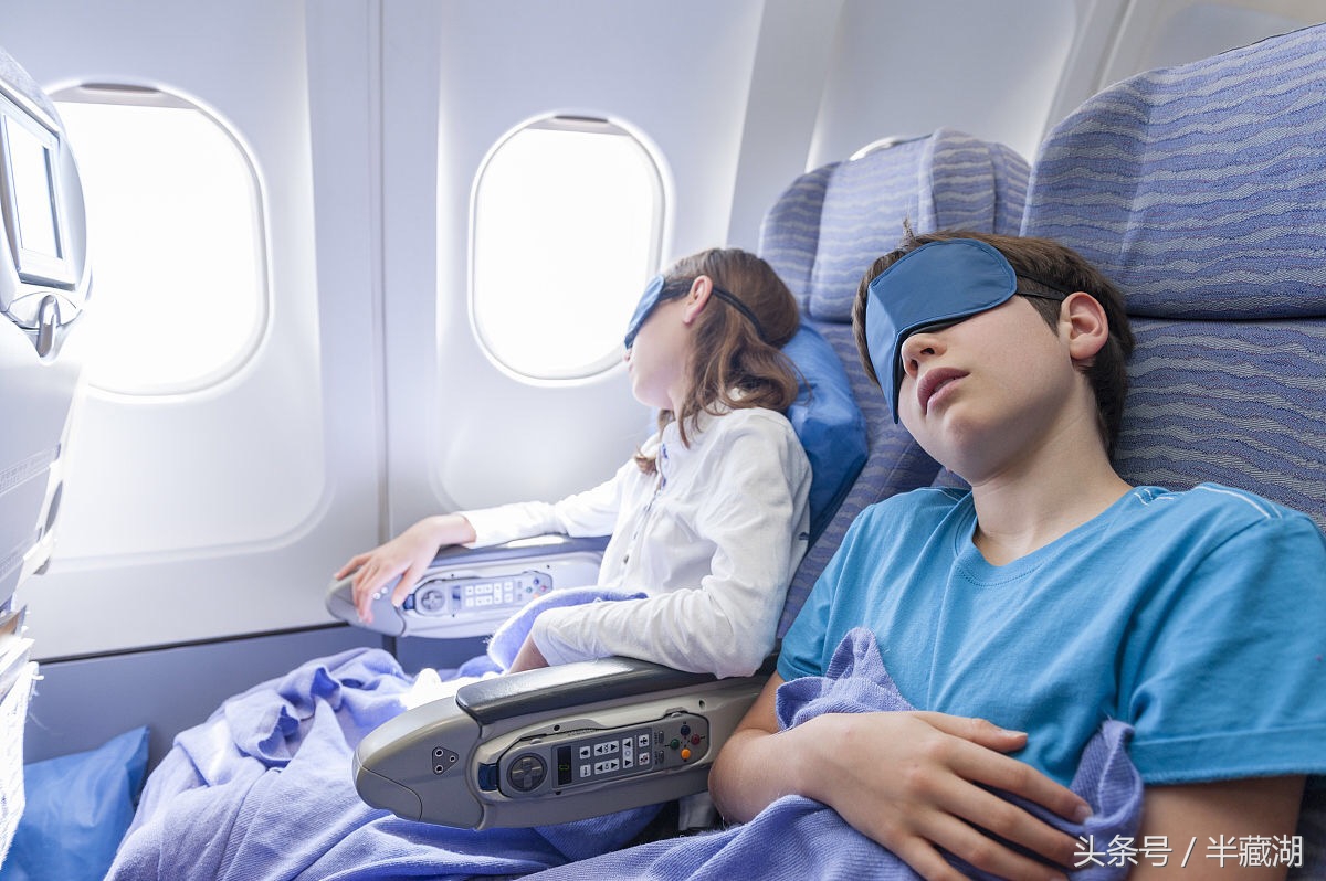 在飞机上睡着了,在飞机上睡觉