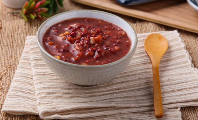 三伏天用艾水泡脚可以祛湿吗,三伏天用艾叶能清除身体的湿气吗