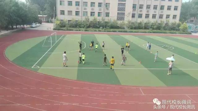 「直通校园」*党**员干部齐上阵携手并肩抓特色——外教走进太原尖草坪迎新三校指导精英足球队训练