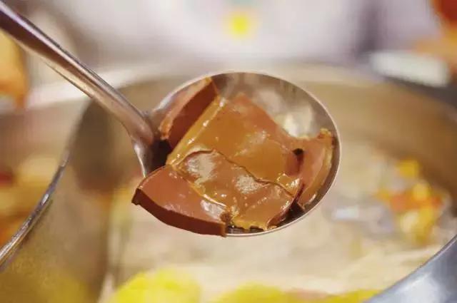 手抓牛龙骨美食,手抓牛排零食