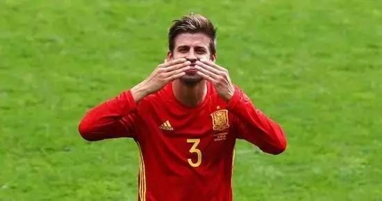 穿长袖打球的人,球场上穿什么球衣更帅