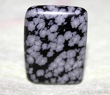 黑曜石牌真假鉴别,带彩虹眼的黑曜石有假货吗