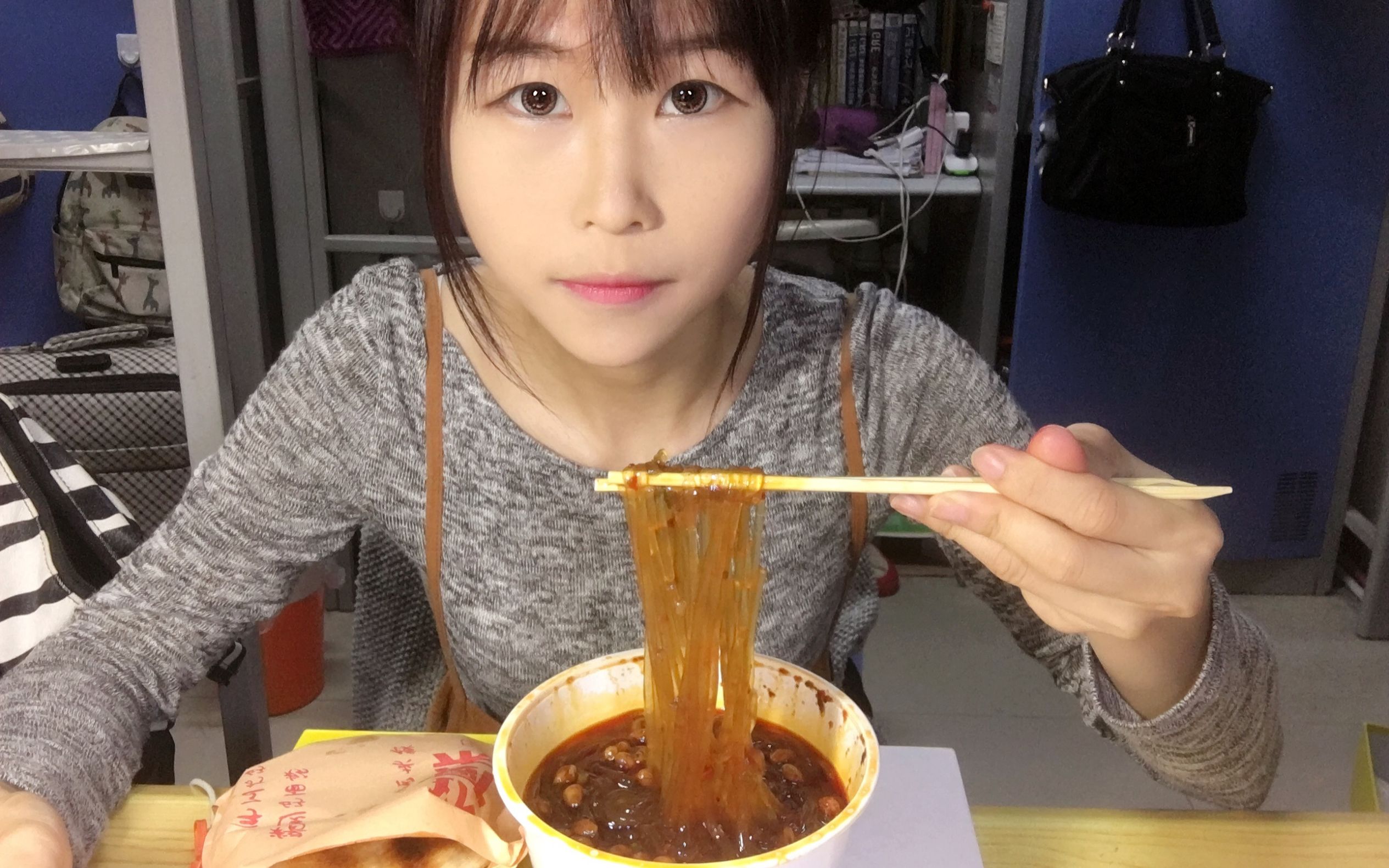 怀孕初期吃酸辣粉会影响胎儿吗,怀孕保胎期可以吃酸辣粉吗