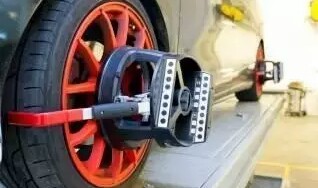 轮胎扎钉子怎么拔下来,汽车轮胎有多厚扎了一个2cm的钉子