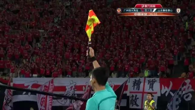 中超最励志的球迷,中超看台震撼鲁能