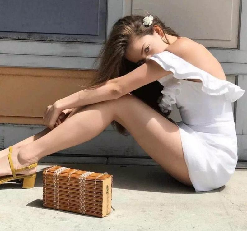 夏日最清凉又迷人的小白裙，如何穿出自己的freestyle？