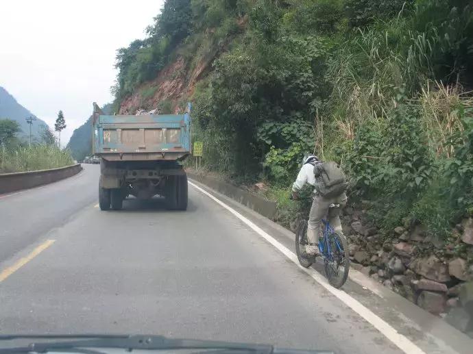 稻城亚丁旅游最新路况,成都稻城亚丁路况实录最新