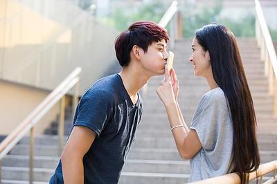该如何碰她，才能让她“湿”？