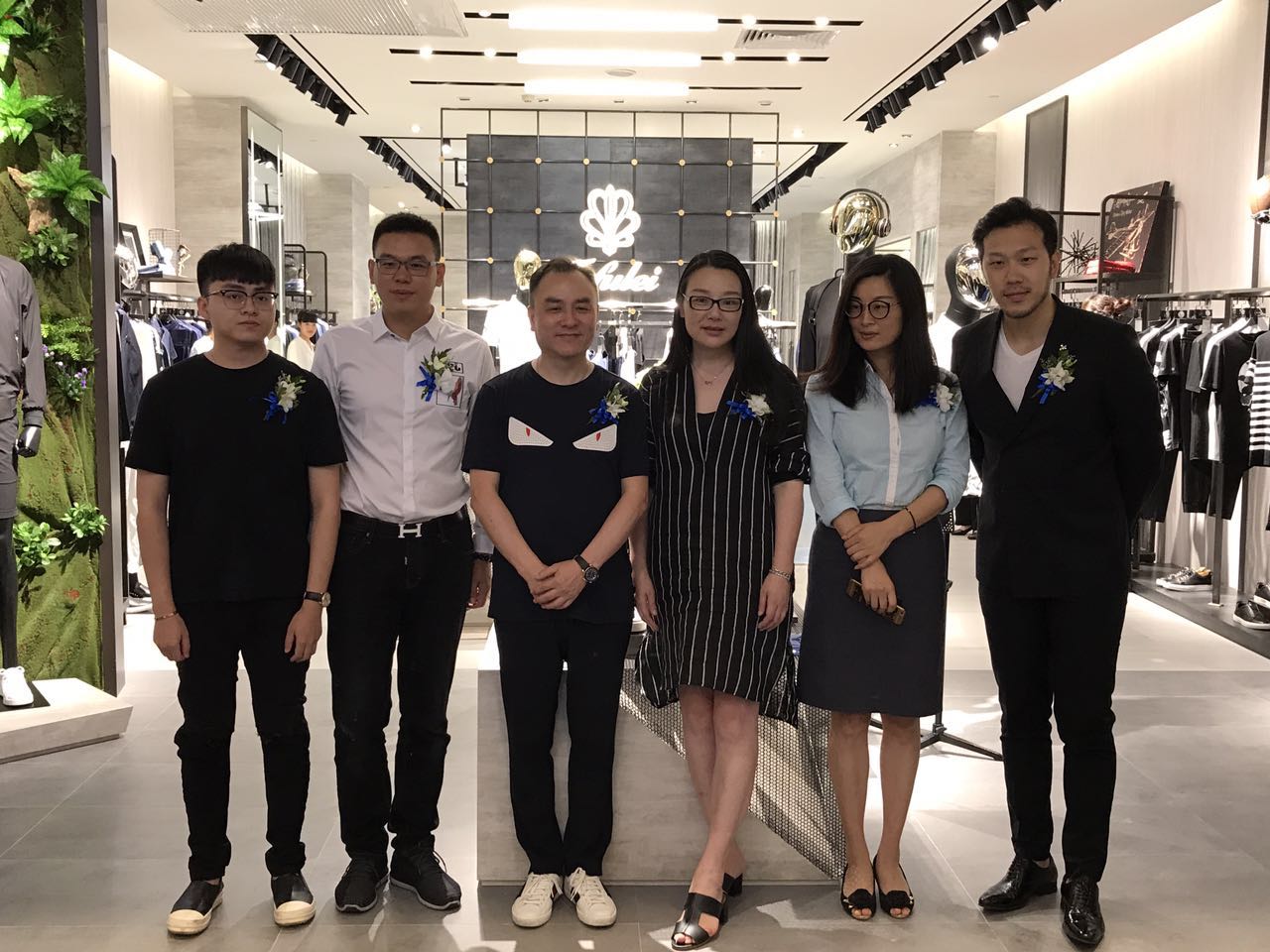 炎炎夏日何以解忧唯有喝奶茶,炎炎夏日何以解忧下一句