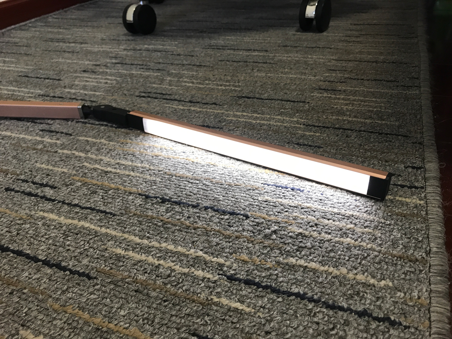 暂时了却心愿可调光LED台灯开箱及使用分享