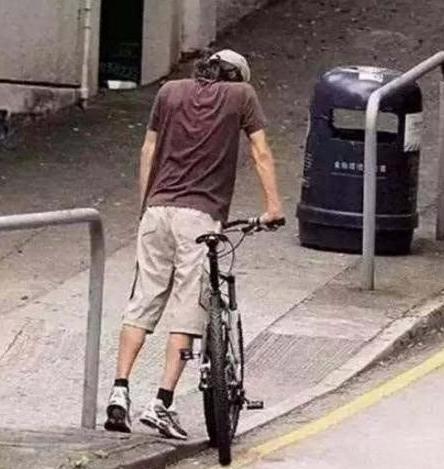 客串3秒就能赚300万，他却选择拒绝，日常座驾仅为自行车