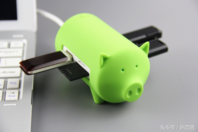 又找不到读卡器了？还在抱怨USB接口不够用？看小猪如何完美演绎读卡集线艺术