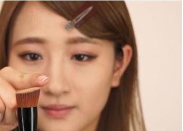 粉饼如何涂抹,粉饼如何用散粉刷