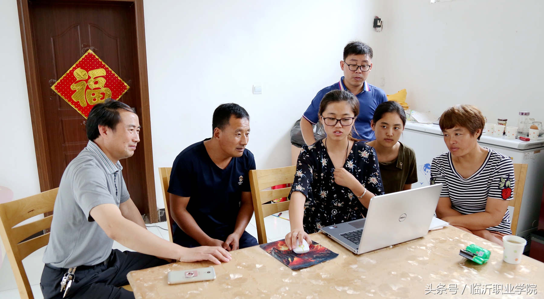 下乡扶贫第一书记,驻村第一书记电商助农增收新闻