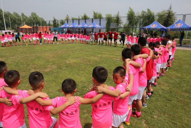 足球青训8-9岁孩子主要练什么,足球青训启蒙训练2-4人