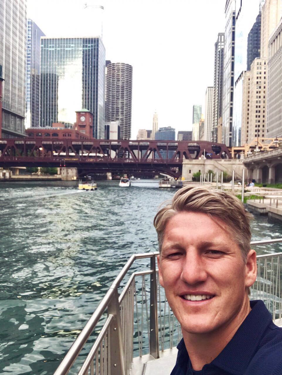 施魏因施泰格在美国的幸福生活：率领球队实现大逆转有望争冠，成了芝加哥宣传使者