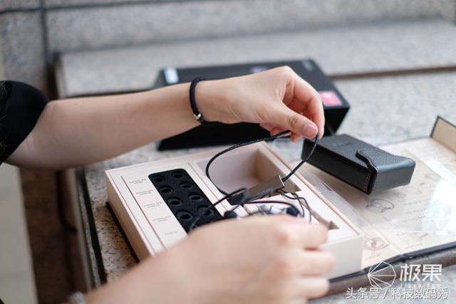 1more项圈降噪蓝牙耳机测评,通勤入耳蓝牙耳机推荐