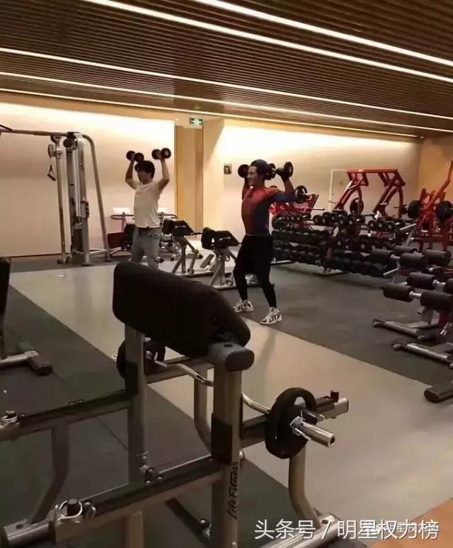跟着男神一起来“撸铁”！鹿晗陈伟霆刘昊然的健身照荷尔蒙爆棚想舔屏！