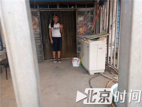 “女生遭强奸案”两家属被控制女孩：说真话被叔叔打