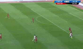 两射一传帕托玩嗨了！“牛尾巴”过人轻松写意，一技术仍然冠绝世界足坛