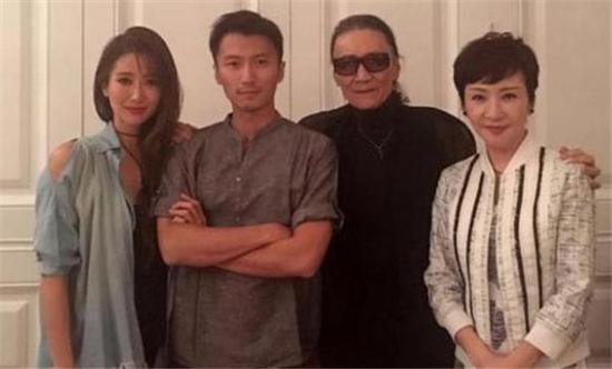 璋㈣搐浜插惢鍓嶅,璋㈣搐涓庝笂娴峰コ鏈嬪弸鎺ュ惢