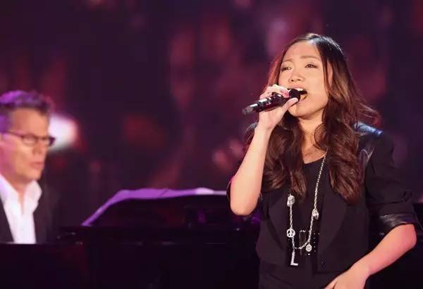 12岁惊艳世界，她曾是「惠特妮·休斯顿接班人」，却在21岁时做了这件事，勇敢的人生！