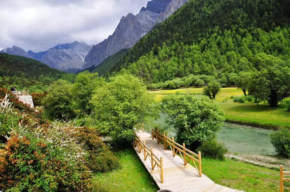 稻城亚丁旅游最新路况,成都稻城亚丁路况实录最新