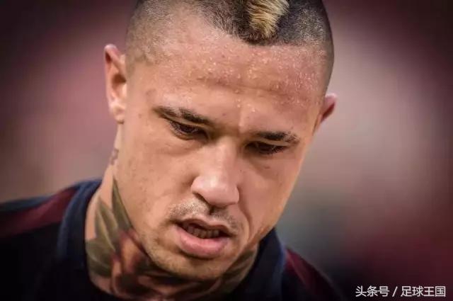 抽烟、烫头，玩世界波，红狼中场捍卫者纳因格兰曼联收了吧