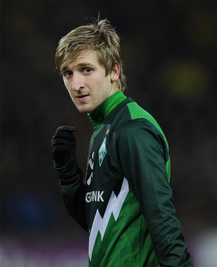 玻璃属性火柴盒，他印证了，踢足球没有身体是万万不能的