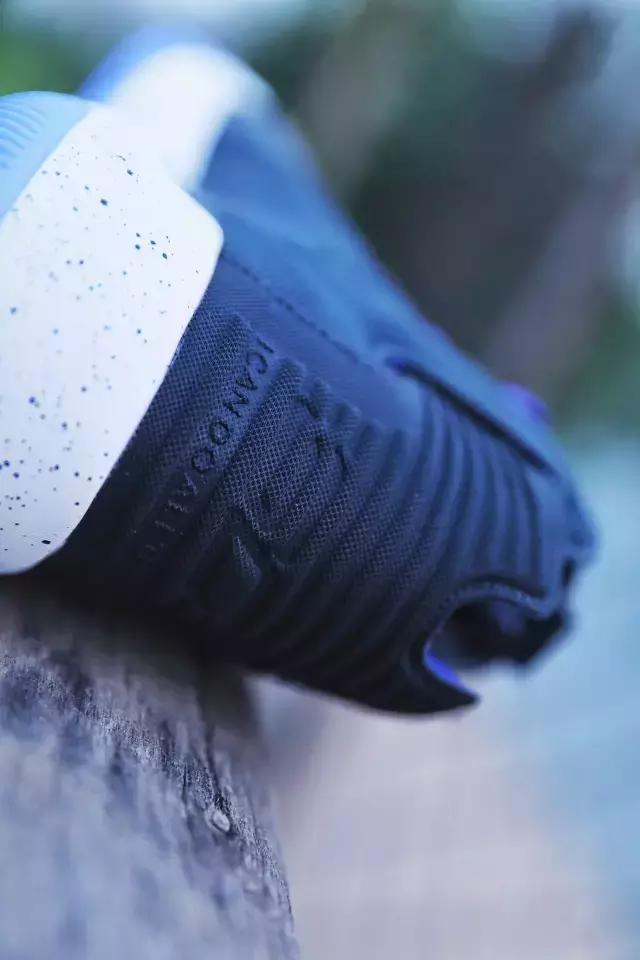 库里新赛季战靴曝光,库里总决赛鞋被踩掉