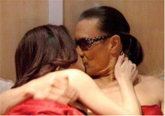 璋㈣搐浜插惢鍓嶅,璋㈣搐涓庝笂娴峰コ鏈嬪弸鎺ュ惢