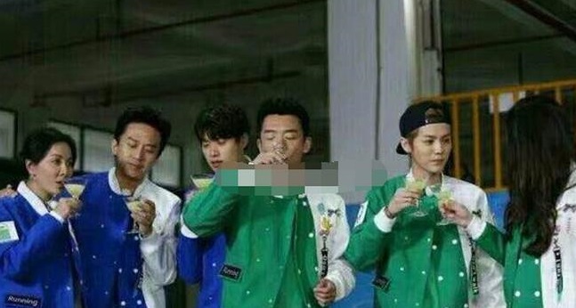 鹿晗对热巴和乔欣态度,鹿晗看热巴和乔欣跳舞