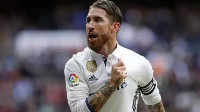 穿长袖打球的人,球场上穿什么球衣更帅