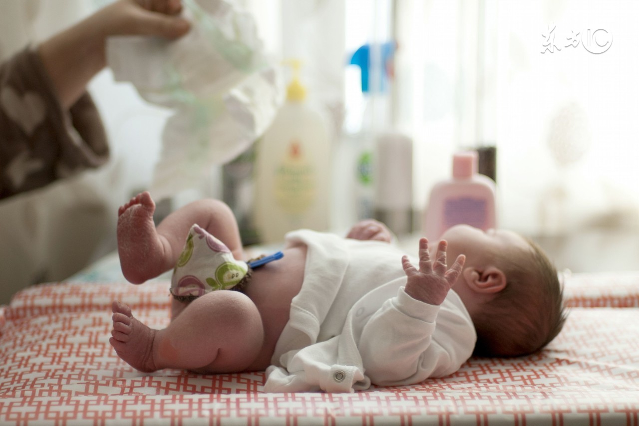 新生儿便秘还需要继续喂吗,新生儿便秘怎么办