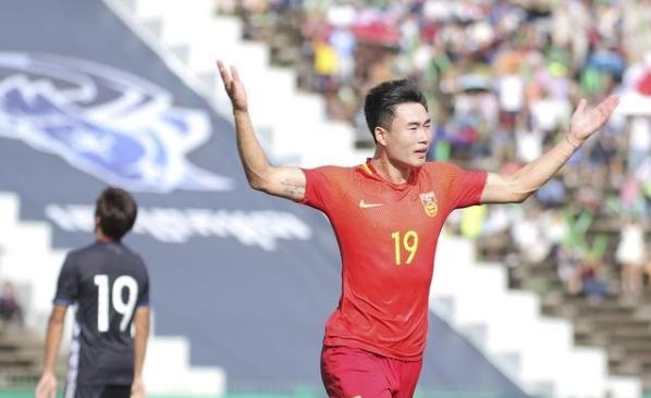 日本队长赛后遭嘲讽找球迷理论,日本国足主帅最新消息