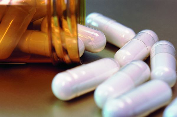 脱发治疗中医好还是西医好,脱发白发看中医还是西医好