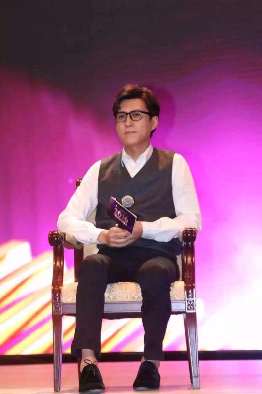 胡歌综艺节目谈感动,靳东谈胡歌完整版