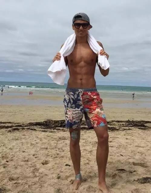 佰威奇男装加盟-还以为撩妹只靠脸呢？现在流行这样的男神