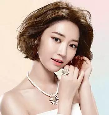 中式新娘造型齐耳短发,短发秀禾新娘婚纱照造型