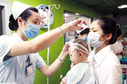 一岁宝宝抽搐翻白眼怎么回事,小孩四肢抽搐翻白眼的症状怎么办