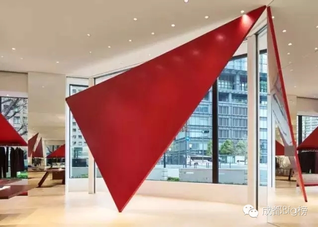 刚排完NMD，三宅一生又开业了，还让成都人喘气不