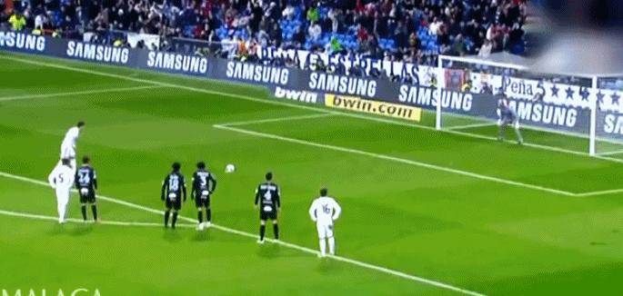 为什么巴洛特利罚点球特别厉害,梅西进球巴洛特利愣神