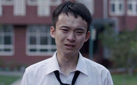 他是周星驰的*用御**龙套，老婆捧红了范冰冰，儿子居然是90后影帝