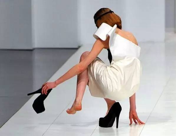 姑娘们，别让高跟鞋毁了你的双脚