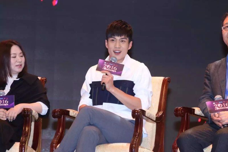 胡歌综艺节目谈感动,靳东谈胡歌完整版