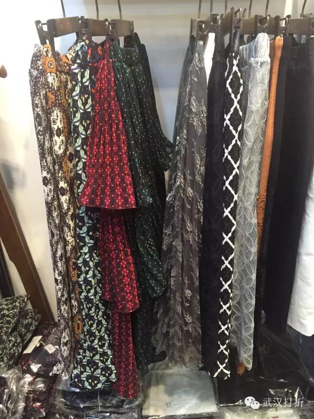 在武汉有个神秘的大楼，可以用淘宝的价格买到专柜的货！多图实拍