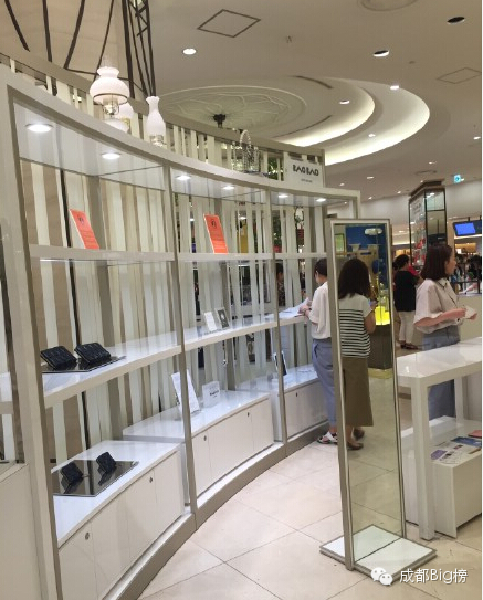 刚排完NMD，三宅一生又开业了，还让成都人喘气不