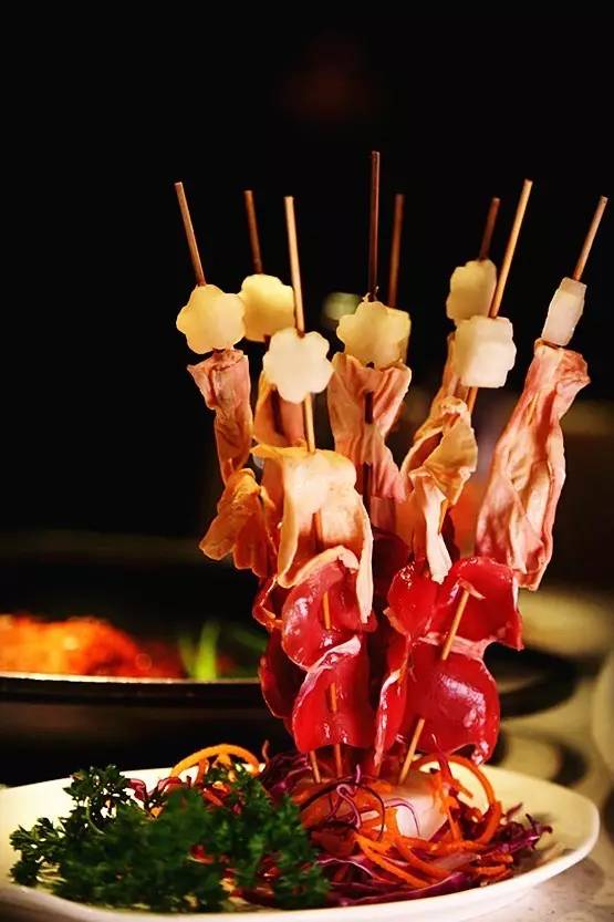 夜店里吃火锅？帮重的鸭肠烫8秒就能飙到180！